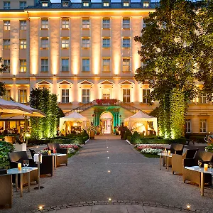 the-grand-mark-prague.praguehotelsweb.com/